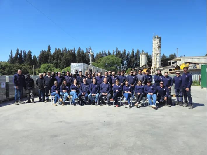 Equipo Hasbún y Cía